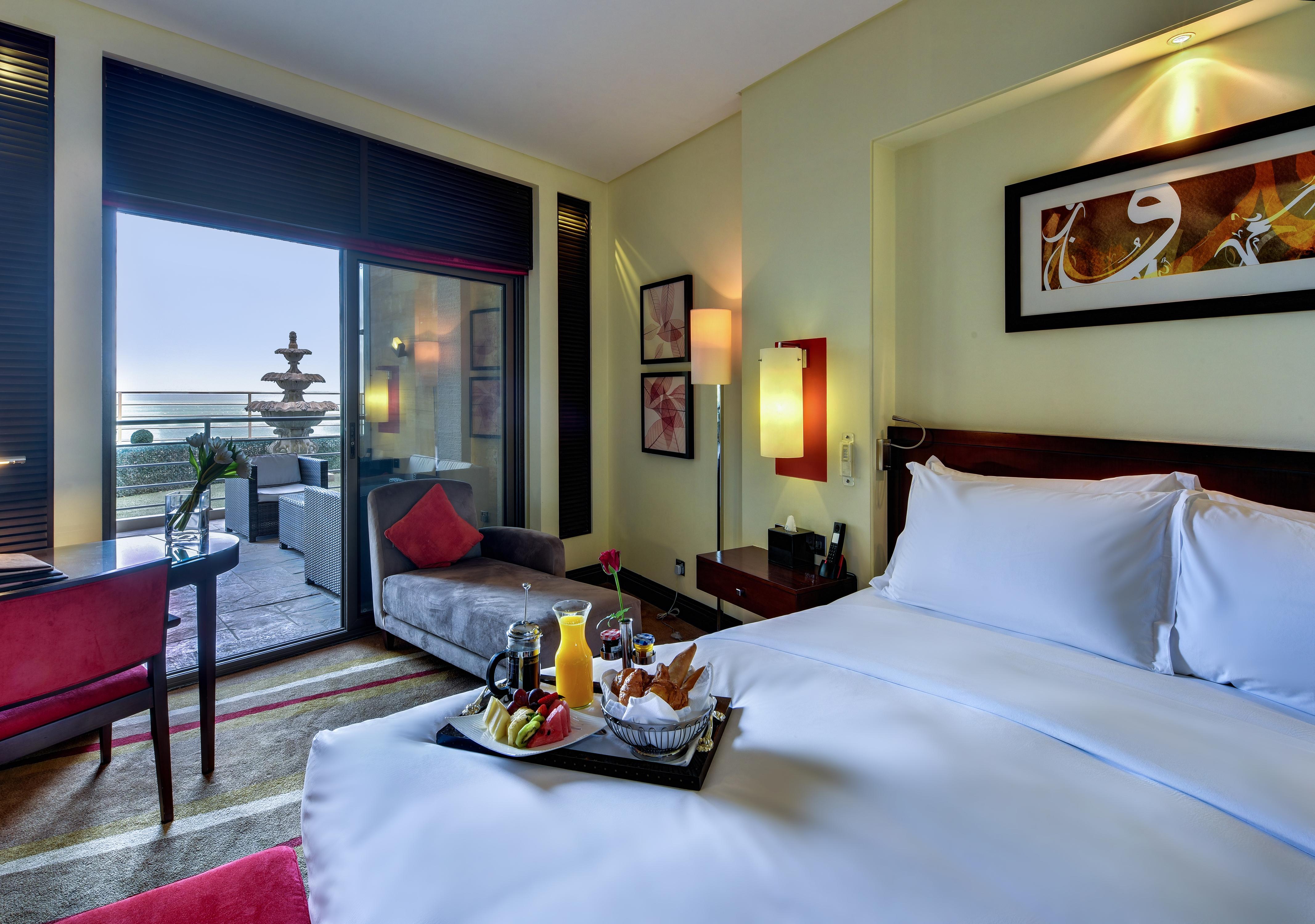 فندق سوفيتل الخبرالكورنيش المظهر الخارجي الصورة A room at the hotel