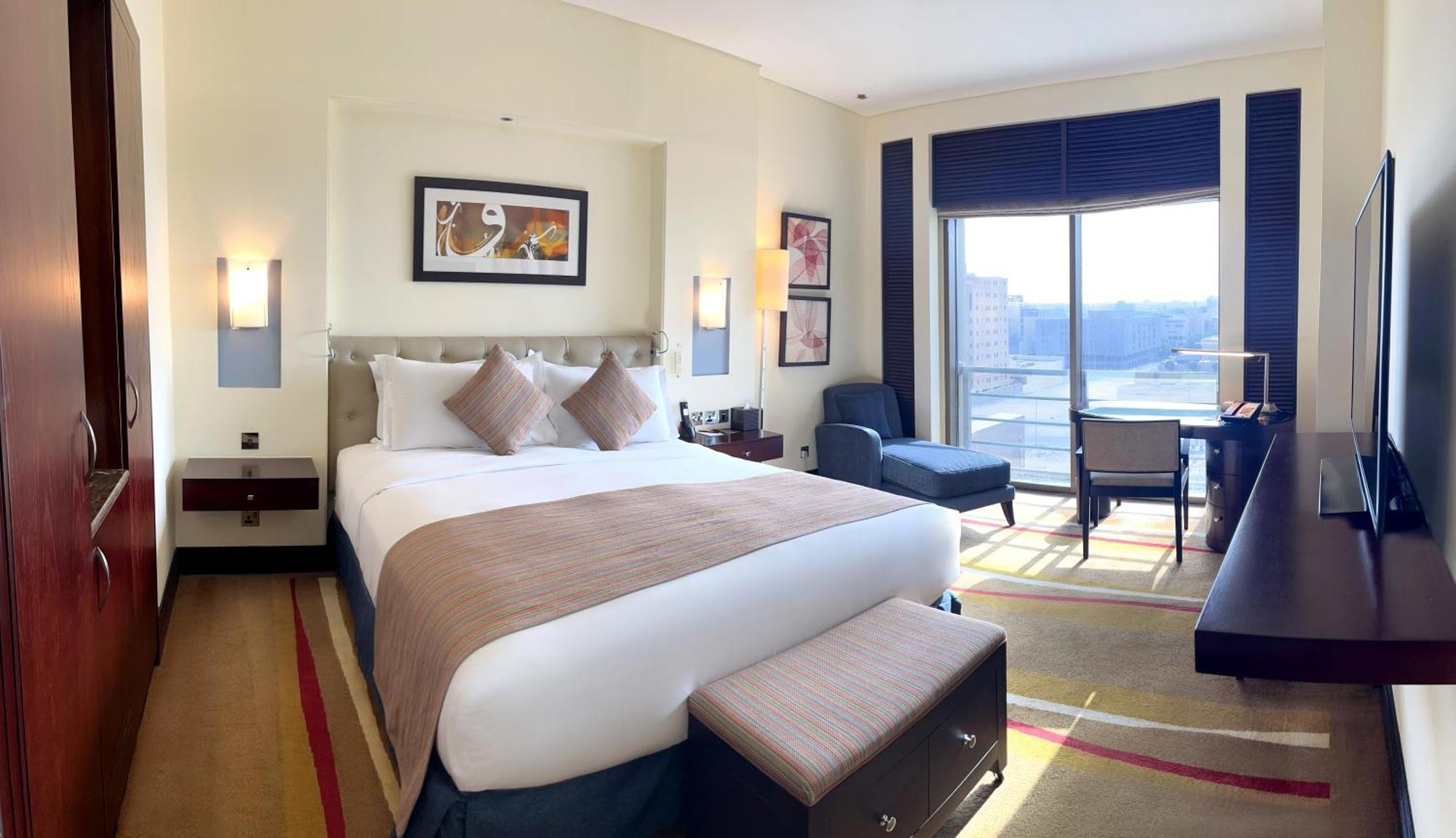 فندق سوفيتل الخبرالكورنيش المظهر الخارجي الصورة A room at the hotel