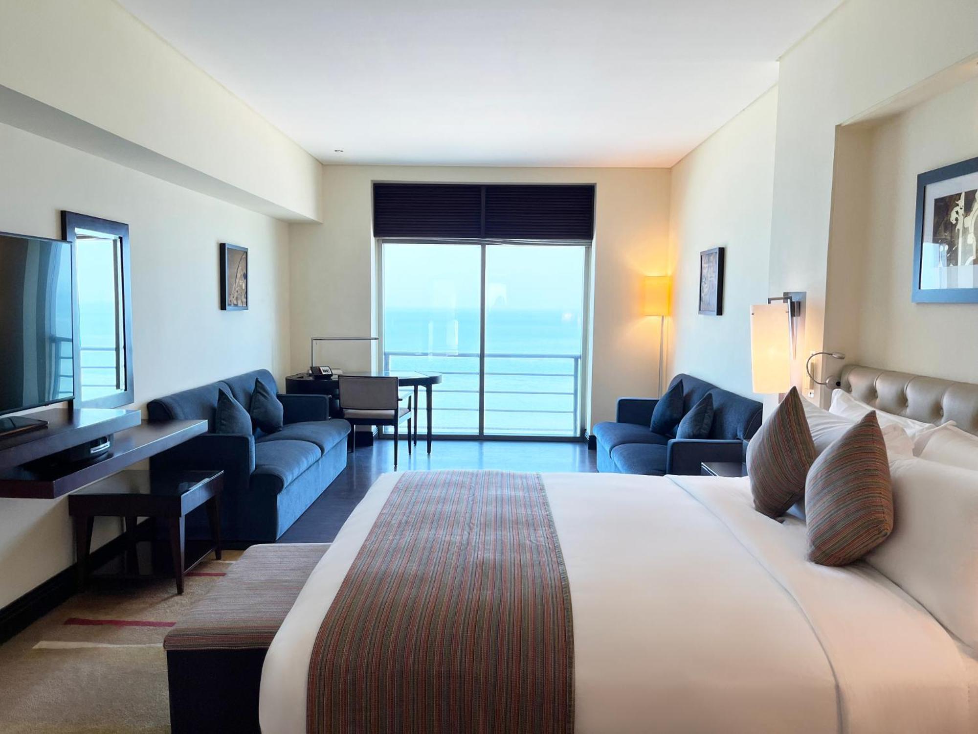 فندق سوفيتل الخبرالكورنيش المظهر الخارجي الصورة A room at the hotel