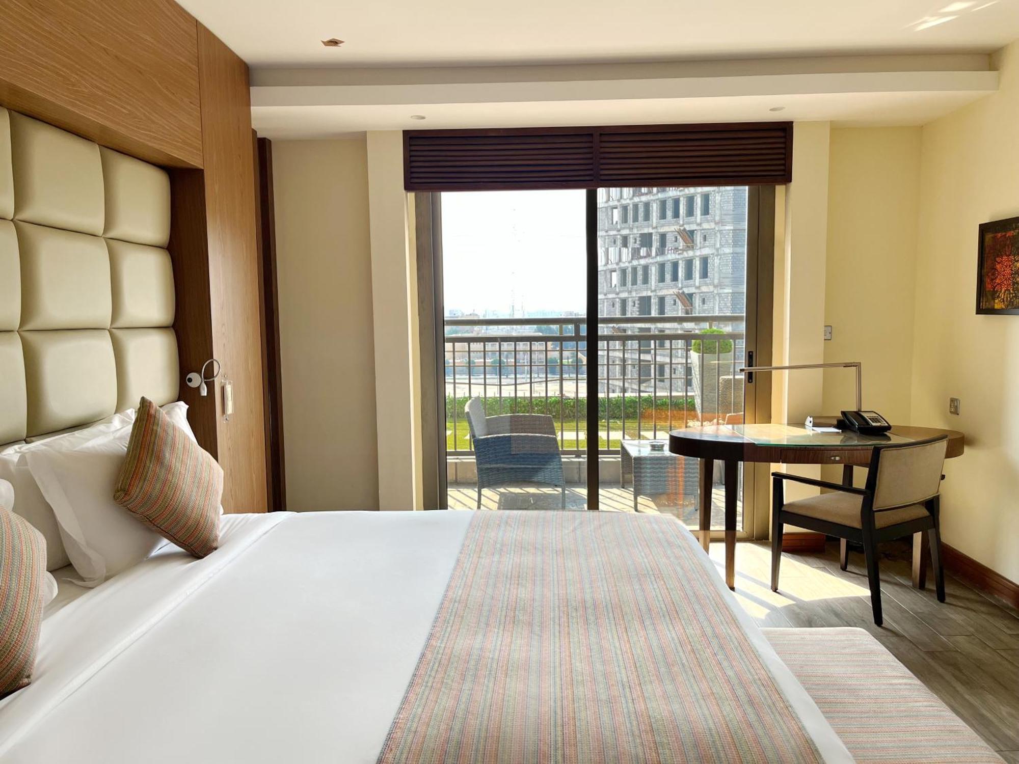 فندق سوفيتل الخبرالكورنيش المظهر الخارجي الصورة A room at the hotel