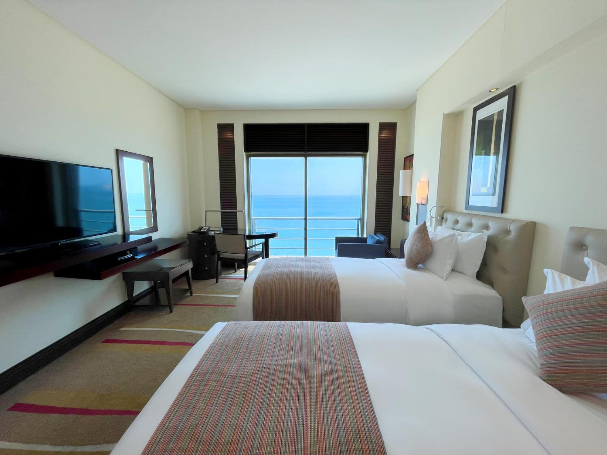 فندق سوفيتل الخبرالكورنيش المظهر الخارجي الصورة A room at the hotel