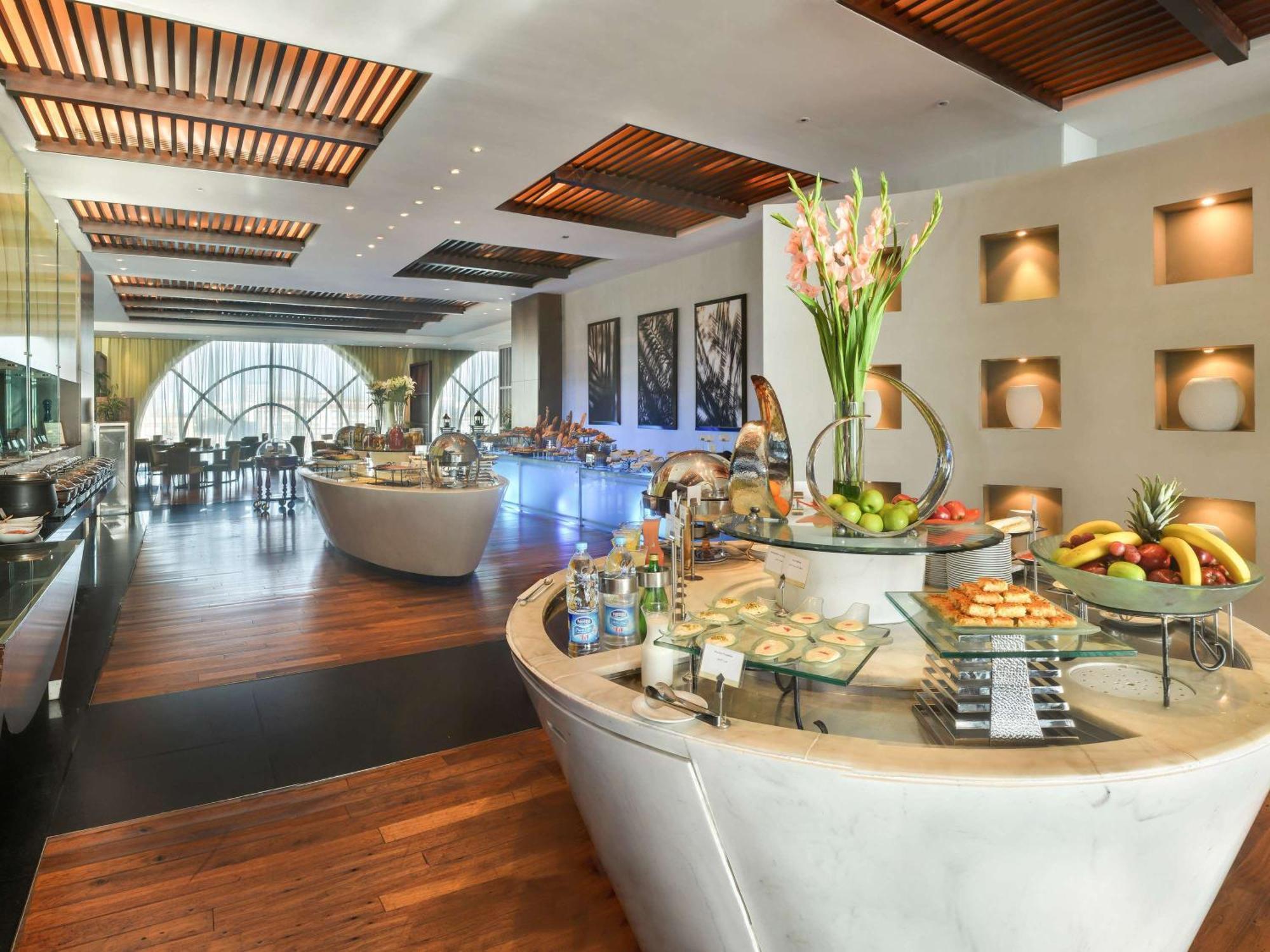 فندق سوفيتل الخبرالكورنيش المظهر الخارجي الصورة The restaurant