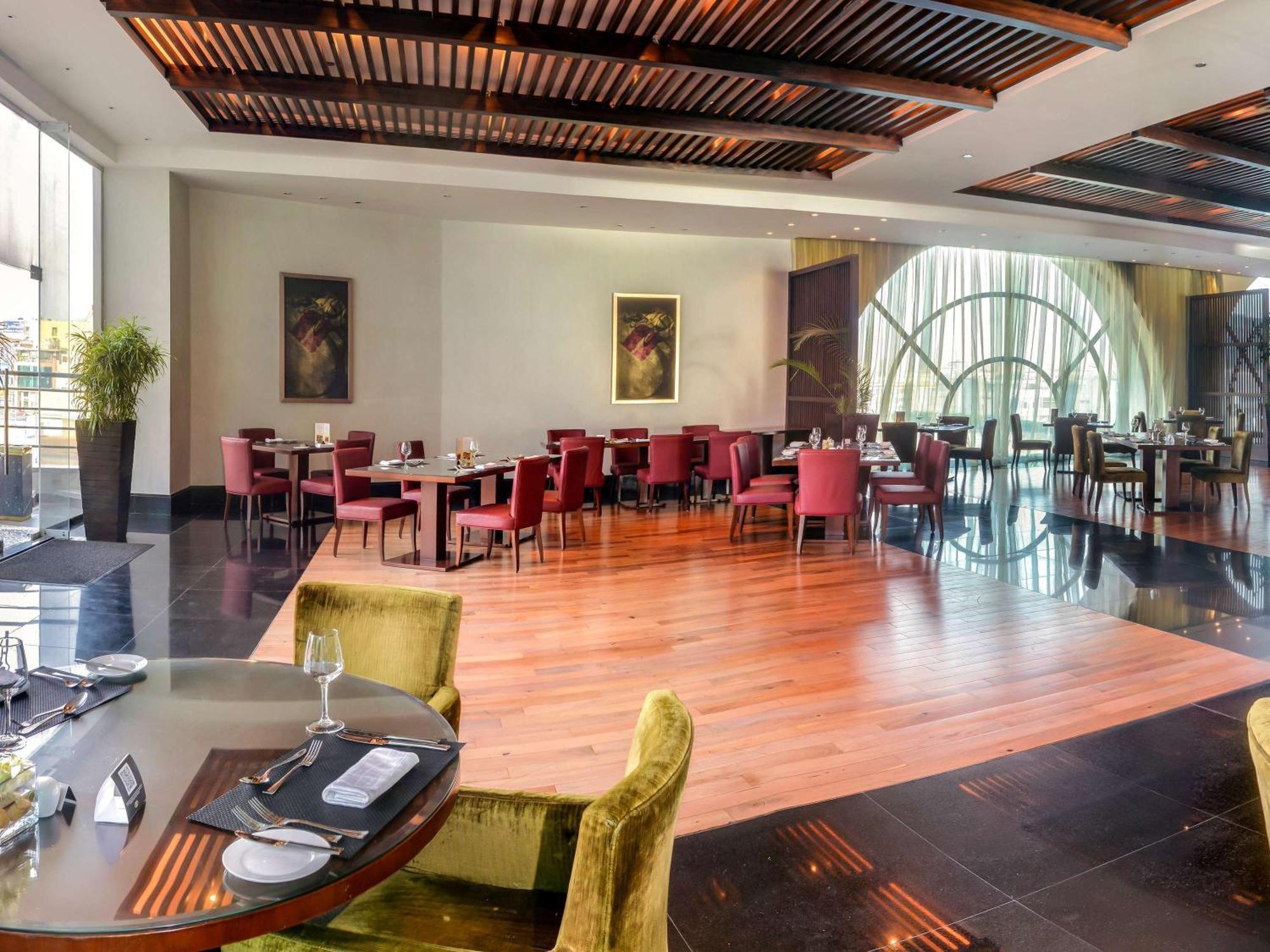 فندق سوفيتل الخبرالكورنيش المظهر الخارجي الصورة The restaurant