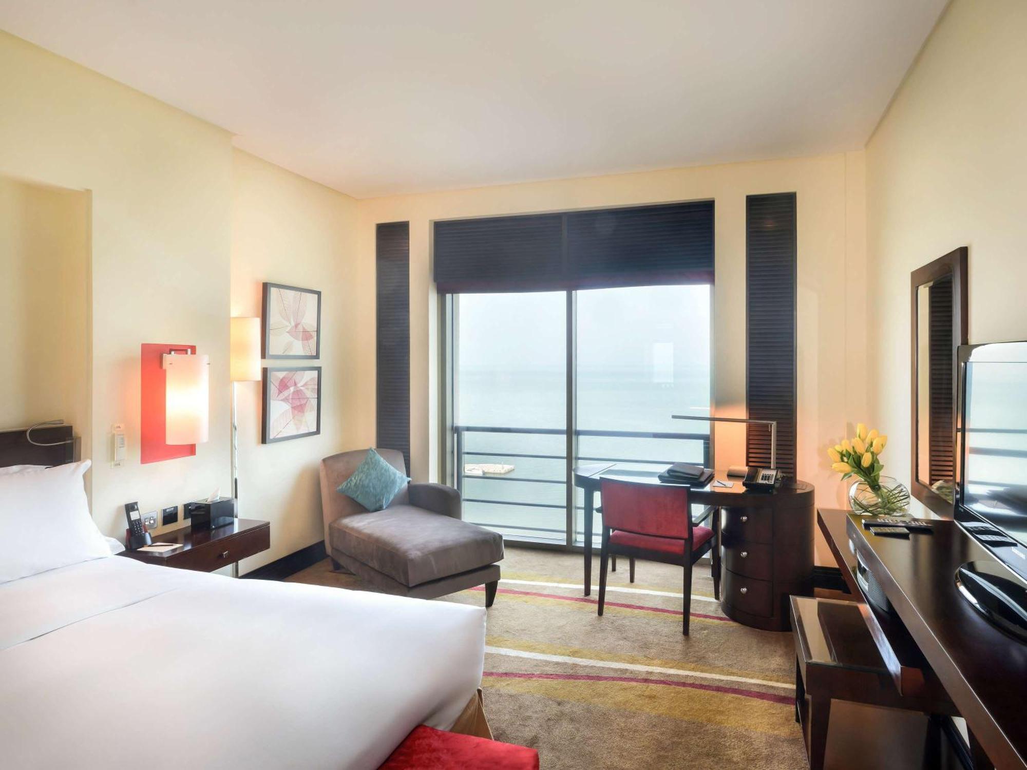 فندق سوفيتل الخبرالكورنيش المظهر الخارجي الصورة A room at the hotel
