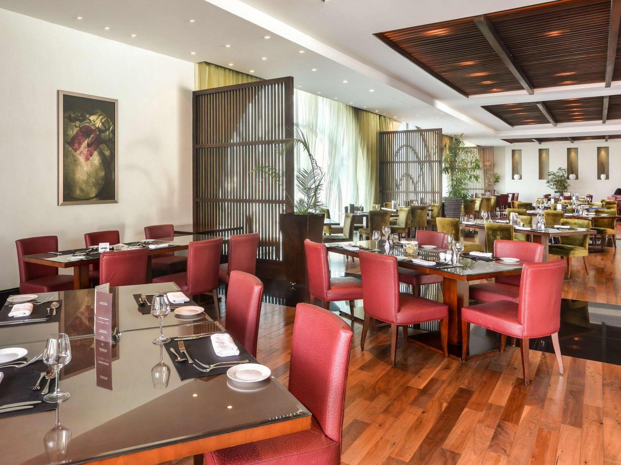 فندق سوفيتل الخبرالكورنيش المظهر الخارجي الصورة The restaurant
