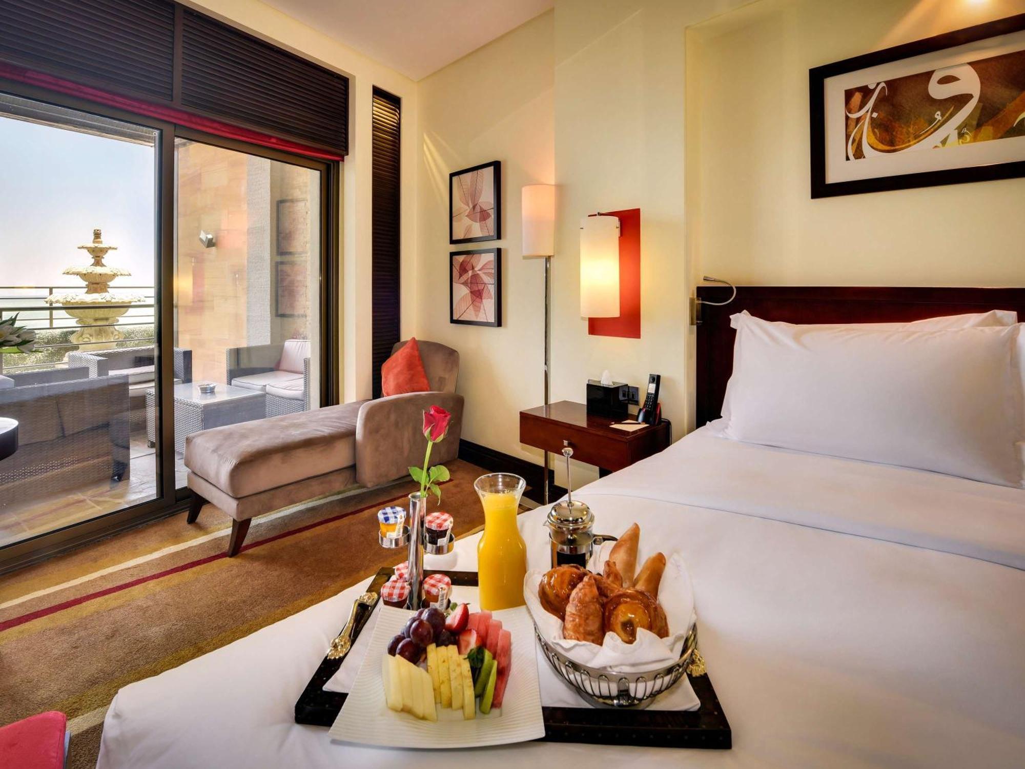 فندق سوفيتل الخبرالكورنيش المظهر الخارجي الصورة A room at the Hilton Cairo