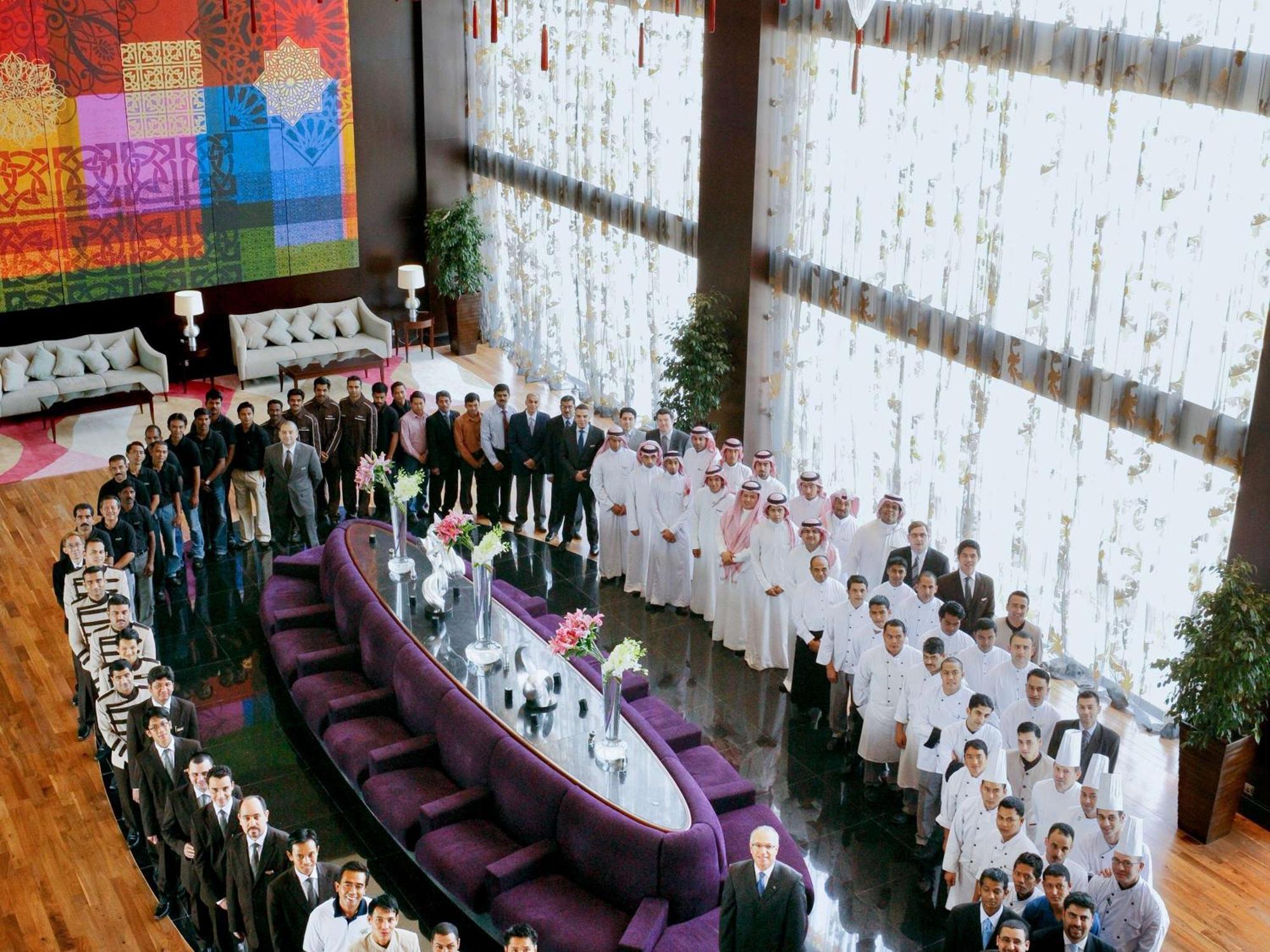فندق سوفيتل الخبرالكورنيش المظهر الخارجي الصورة The staff of the Ritz-Carlton, DIFC, Dubai