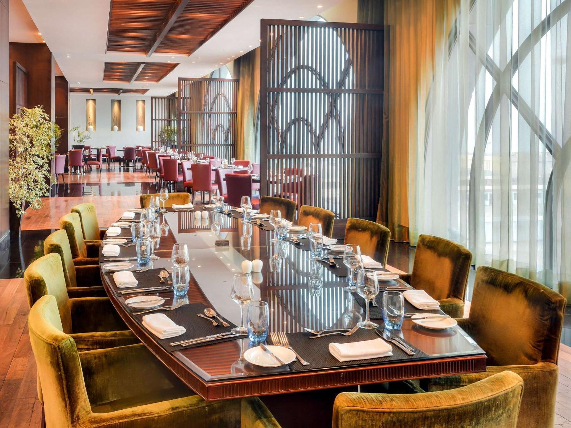 فندق سوفيتل الخبرالكورنيش المظهر الخارجي الصورة The restaurant