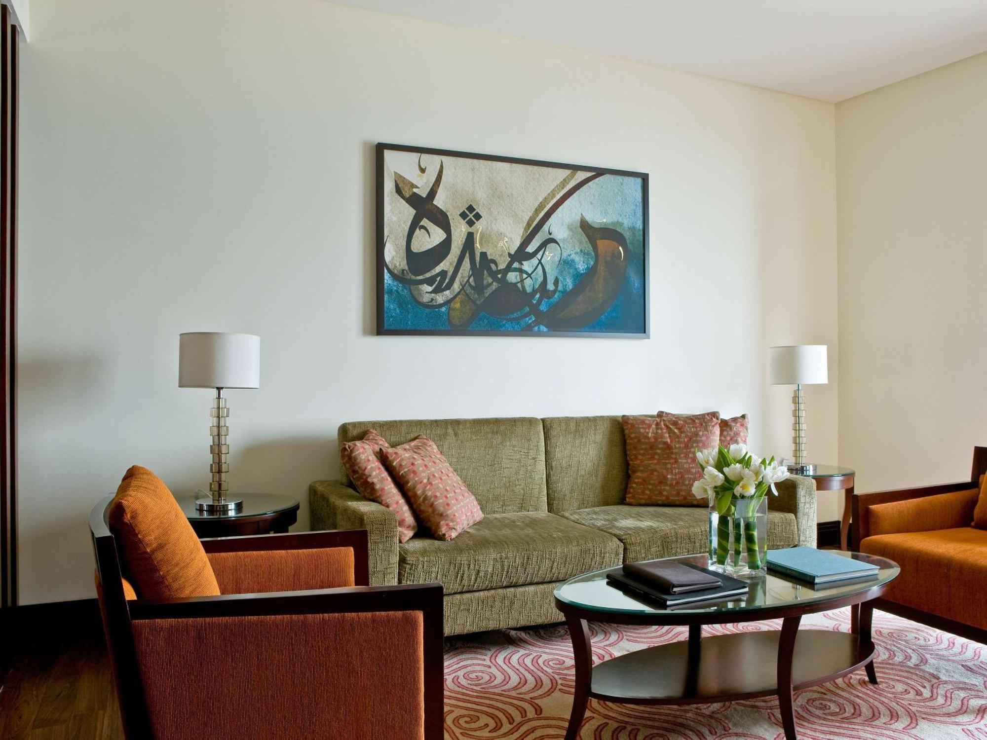 فندق سوفيتل الخبرالكورنيش المظهر الخارجي الصورة A living room at the Ritz-Carlton, Dubai