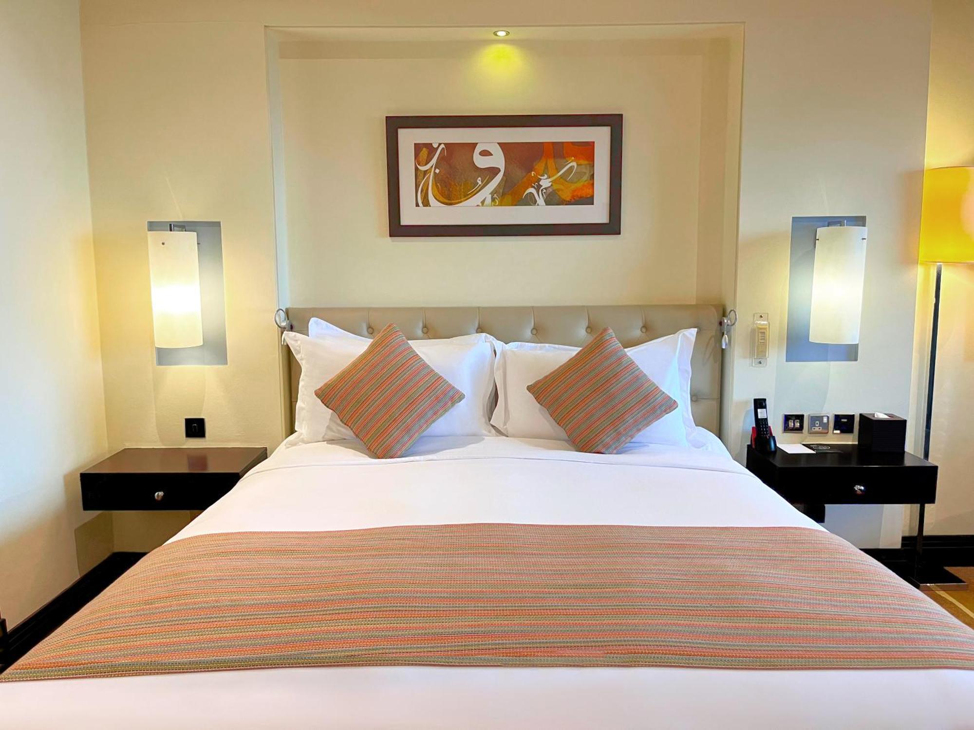 فندق سوفيتل الخبرالكورنيش المظهر الخارجي الصورة A bedroom at the hotel